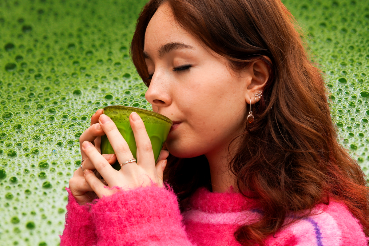 Le matcha latte, star des brunchs parisiens 